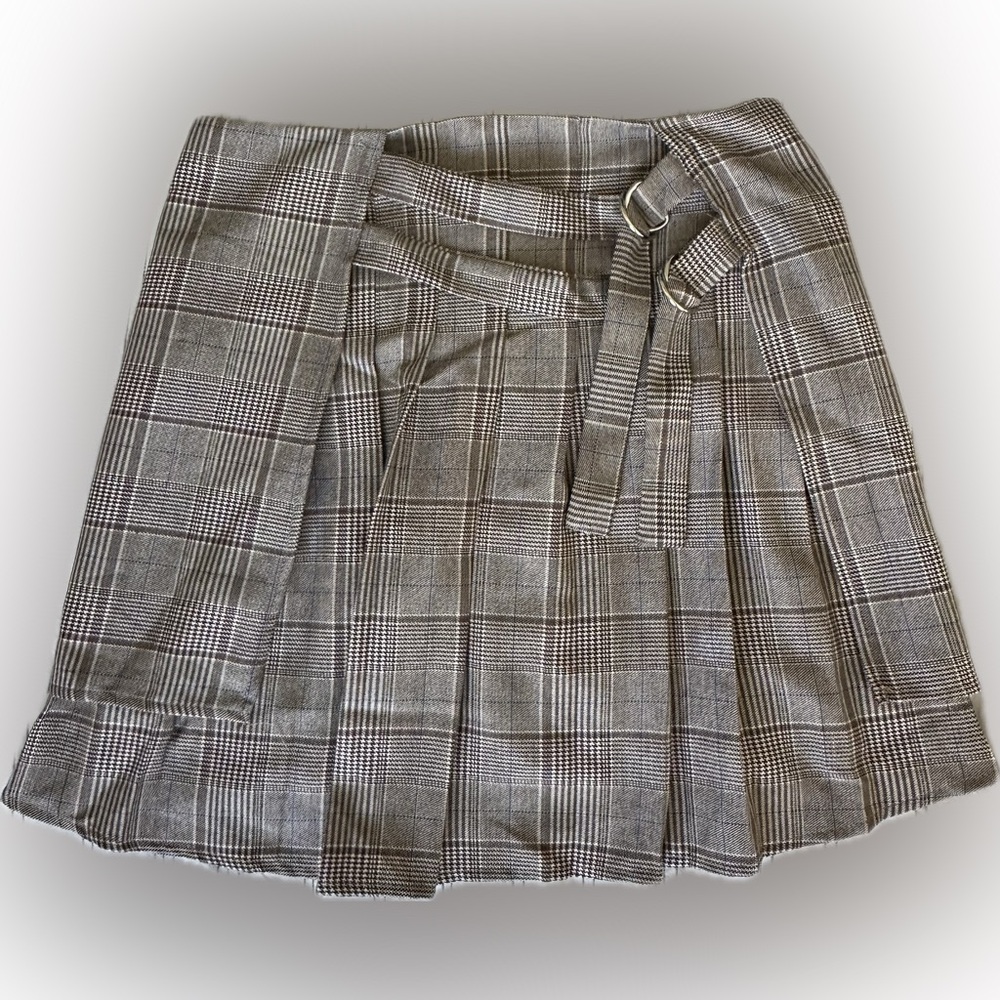 NWOT | FINNESSE | Women’s Cross Over Mini Skirt with Buckles
